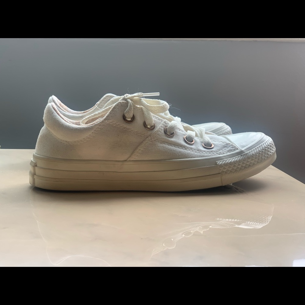 Women’s Size 5 Converse • Off-White w/Gold Details